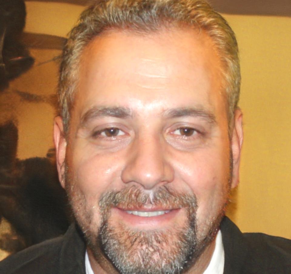 Portrait de Marc Dubois, analyste financier utilisant kynquarclub